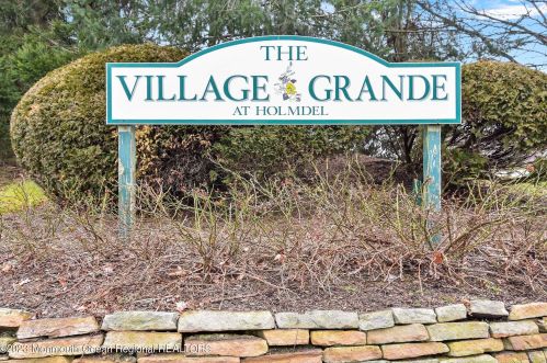 80 Freesia Ct, Holmdel Village, NJ 07733-2910