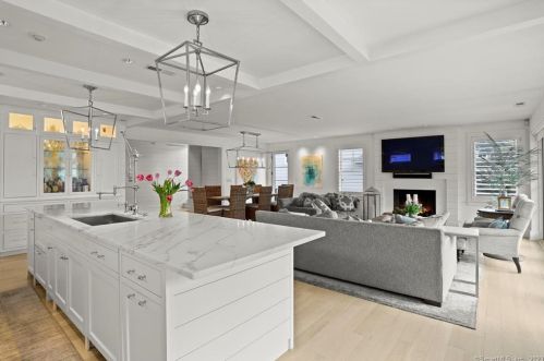 64 Cove Ave, Norwalk CT  06855-2412 exterior