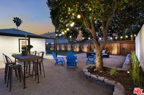 15220 Morrison St, Van Nuys CA  91403-1503 exterior