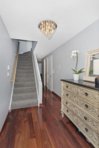 1749 George St, Chicago, IL 60657-4086