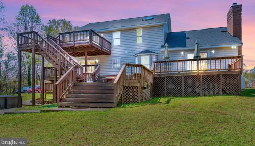 18 Twin Springs Dr, Fredericksburg, VA 22407-6450