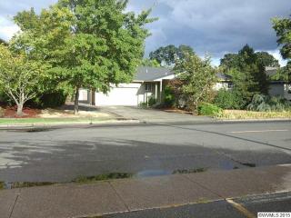 870 2nd St, Silverton, OR 97381-1477