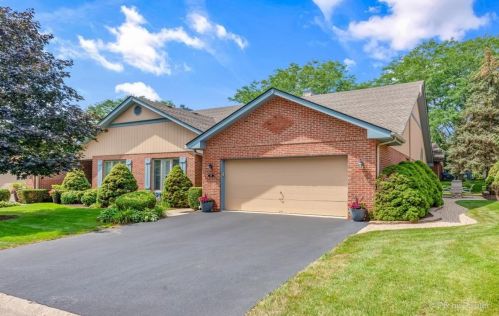 66 Royal Ln, Hanover Park, IL 60108-2907