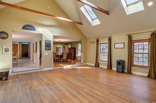 11 Stone Bridge Trl, Sandy Hook CT  06482-1522 exterior