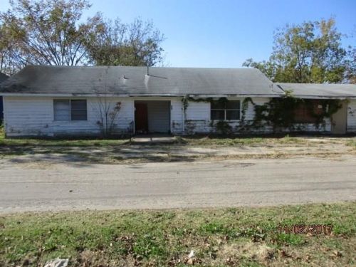 230 2nd St, Cooper, TX 75432-2629