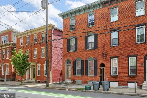 150 Walnut St, Lancaster PA  17602-5042 exterior