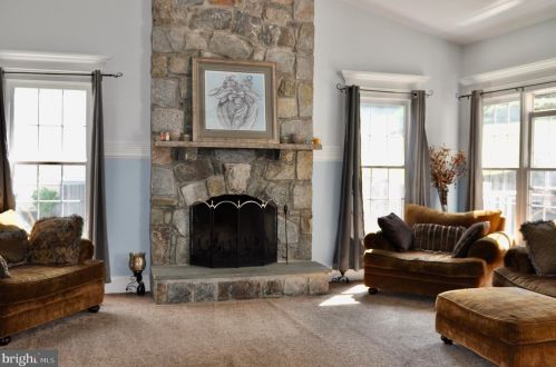 3713 Stonewall Manor Dr, Triangle VA  22172-1426 exterior
