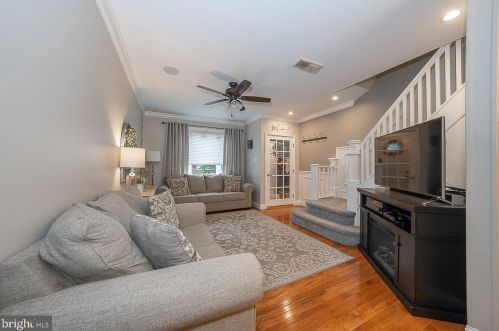 2510 12th St, Philadelphia, PA 19133-1123