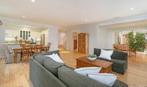 121 Blaze, Irvine CA  92618-1507 exterior