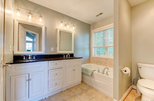 1 Crystal Ridge Dr, Ellington CT  06029-3050 exterior