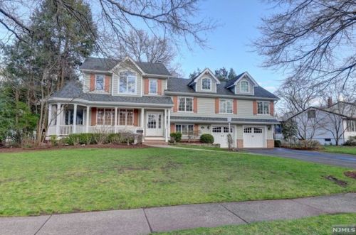 30 De Young Rd, Ridgewood, NJ 07452-3116