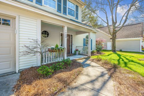 1923 Oak Tree Ln, Mount Pleasant, SC 29464-9426
