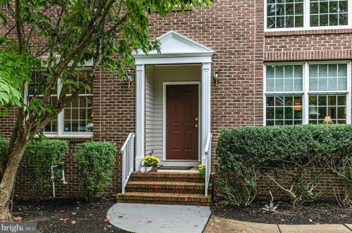 6 Stonewall Cir, Princeton, NJ 08540-1442