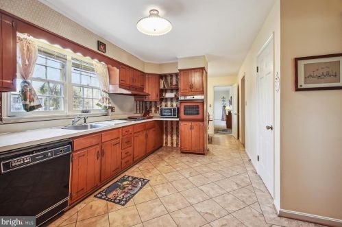 16 Severn Riv Rd, Severna Park MD 21146-4659 exterior