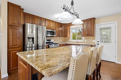 120 Wentworth Dr, Wapping CT  06074-1259 exterior