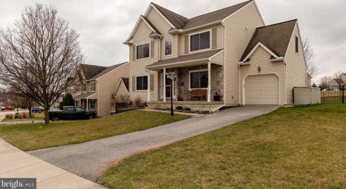 3952 Sheppard Dr, York, PA 17315-4698