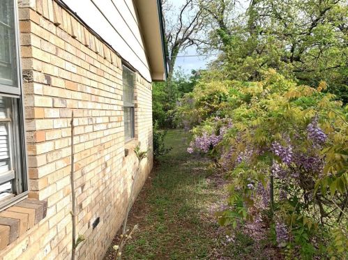 7461 Meadow Crest Dr, Fort Worth TX  76112 exterior