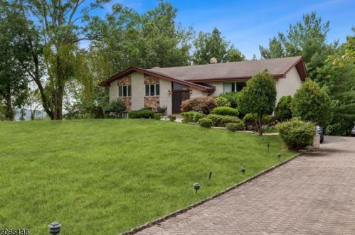 703 Totowa Rd, Paterson, NJ 07512-1504