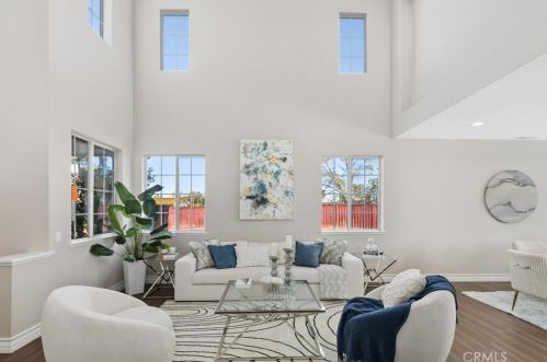 8974 Oakridge Ct, Riverside CA  92508-3095 exterior