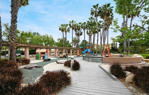 72 Salton, Irvine CA  92602-2425 exterior