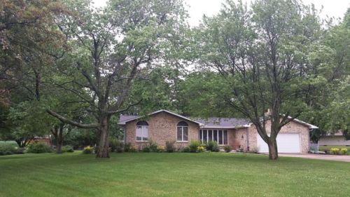 101 Rustic Lake Dr, Cleveland, IL 61241-8850