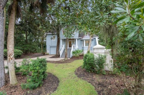 83 Wax Myrtle Ct, Johns Island, SC 29455-5774