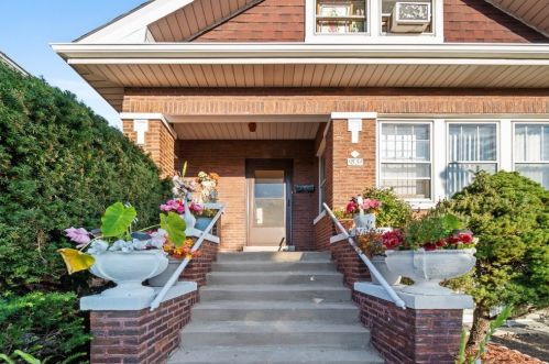 1831 East Ave, Forest View, IL 60402-1923