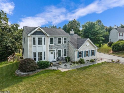 19 Skyline Dr, Flemington, NJ 08822-3192