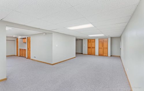 1210 Easton Dr, Carol Stream IL  60188-4817 exterior