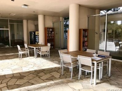 500 University Ave, Honolulu HI  96826-4904 exterior