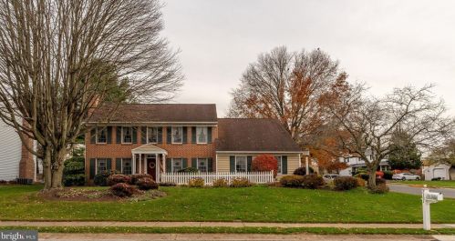 2301 Henbird Ln, Lancaster, PA 17601-2803