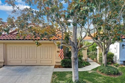 29074 Laurel Valley Dr, Vista, CA 92084-2220