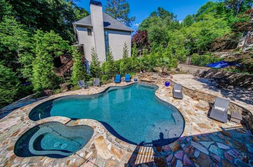 1006 Longwood Dr, Holly Springs, GA 30189-1533