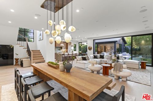 15754 Morrison St, Van Nuys CA  91436-1544 exterior