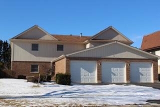 74 Terry Dr, Keeneyville, IL 60172-2327