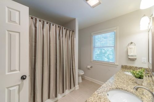 1565 Lazy River Ln, Atlanta GA  30350-3521 exterior