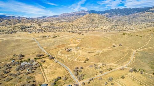 12887 Back Canyon Rd, Caliente, CA 93518-3401