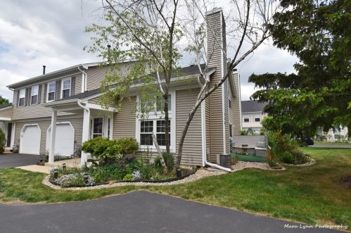 216 Teak Ln, Streamwood, IL 60107-2260