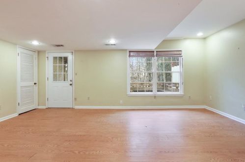 11 Ardmore Sq, Atlanta GA  30309-1821 exterior