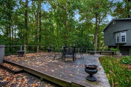 285 Glen Lake Dr, Atlanta GA  30327-4819 exterior