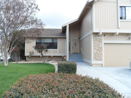 111 Arcadia Dr, Vacaville, CA 95687-3336