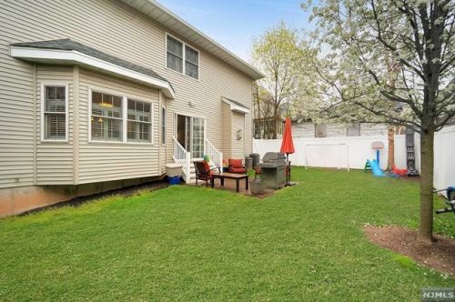 224 Jefferson Ave, Hasbrouck Heights, NJ 07604-1905