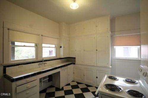 368 Milford St, Glendale CA  91203-2004 exterior