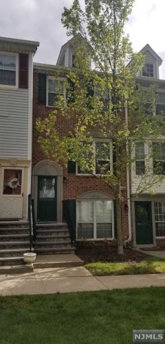 797 Sassafras Ct, Mahwah, NJ 07430-3455