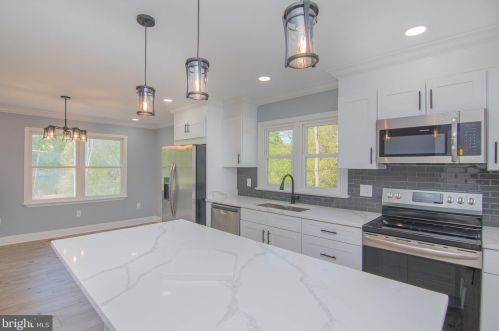 19214 Mockingbird Heights Rd, Triangle VA  22172-2207 exterior