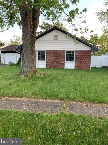 21 Brunswick Ln, Willingboro, NJ 08046-1620