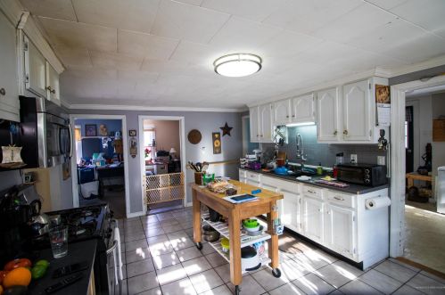 3 Gove St, Biddeford, ME 04005-2805