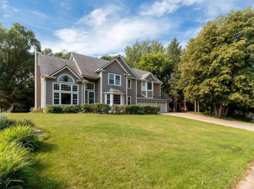 1396 Chatterton Rd, Saint Paul, MN 55123-1480