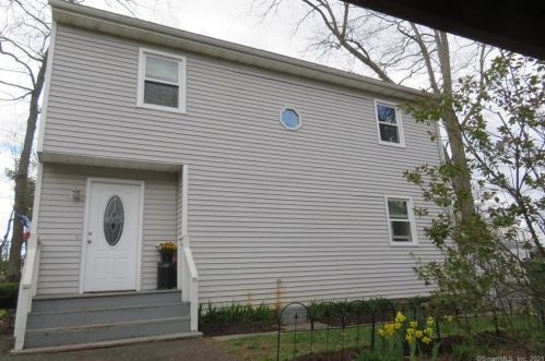 16 Mohawk Trl, East Hampton, CT 06424-2019