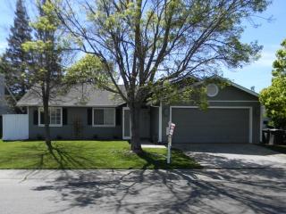 668 Downing Dr, Galt, CA 95632-2174